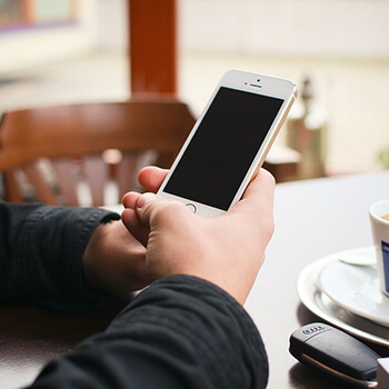 Półkotapczan z sofą dla dzieci i nastolatków – bezpieczeństwo i ergonomia